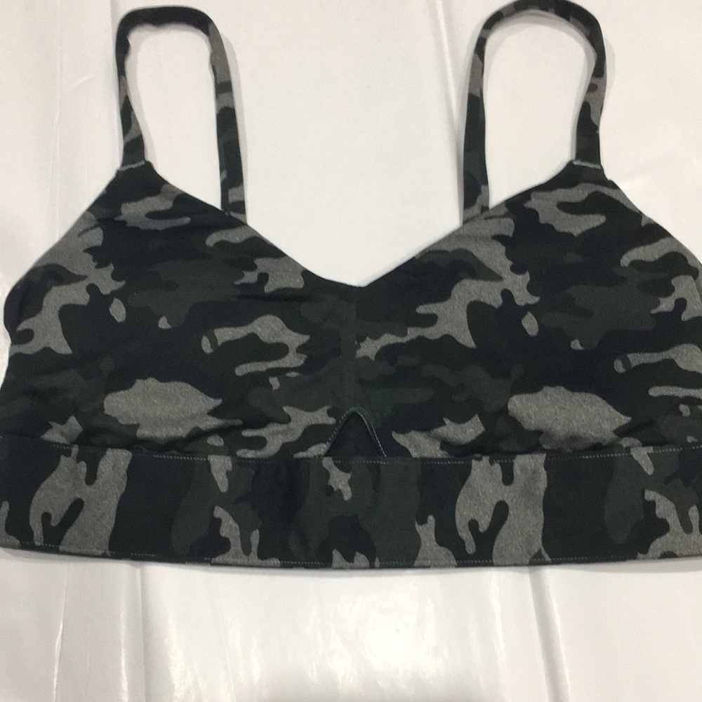 Fabletics camo sports bra medium